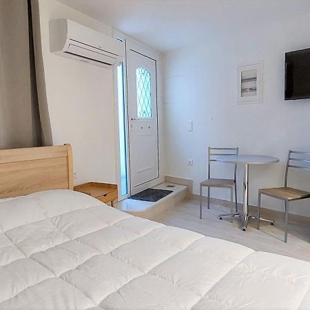 Athens Plaka Family Suites Room photo